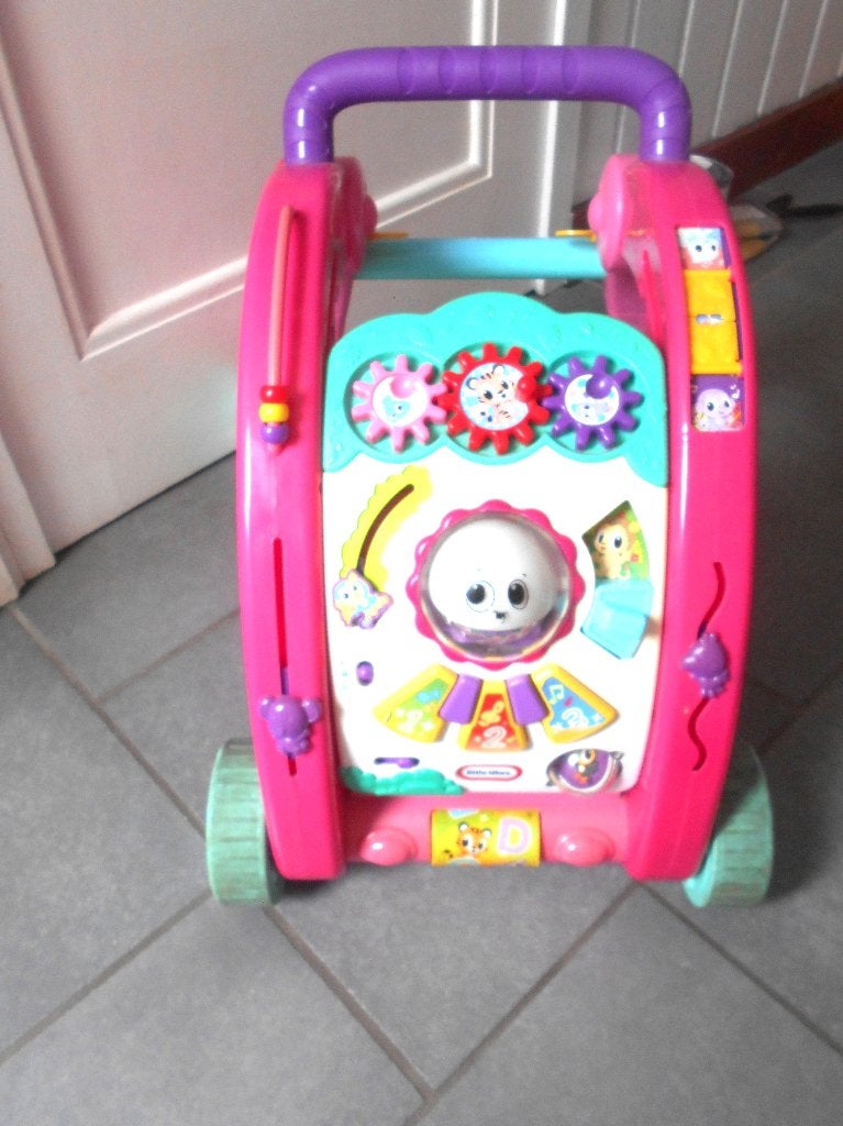 trotteur bébé musical et lumineux Little Tikes, Enfants & Bébés, Jouets | Jouets de bébé, Enlèvement, Utilisé, Avec lumière