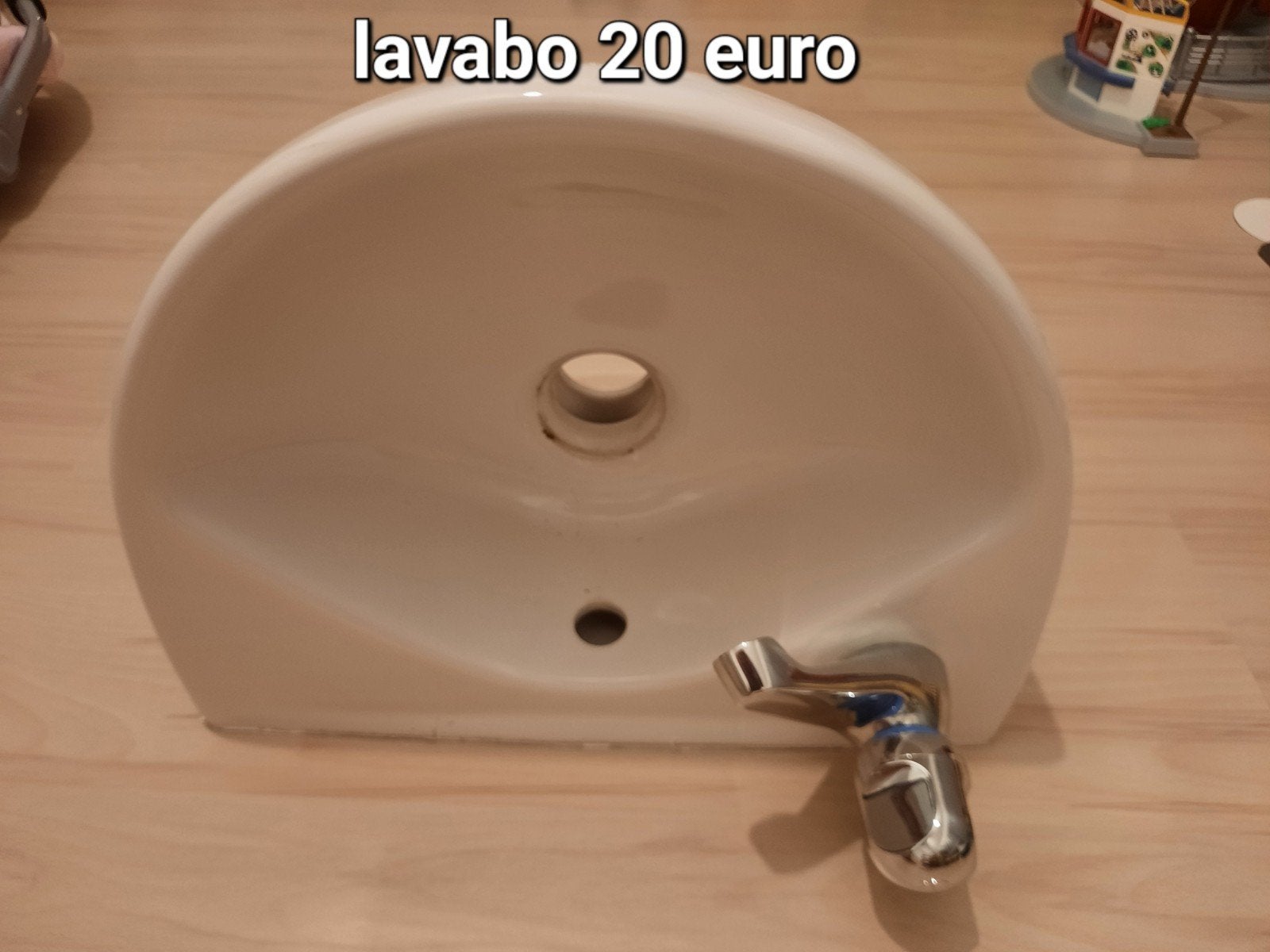 lavabo met kraan, Ophalen, Zo goed als nieuw, Wasbak of Wastafel