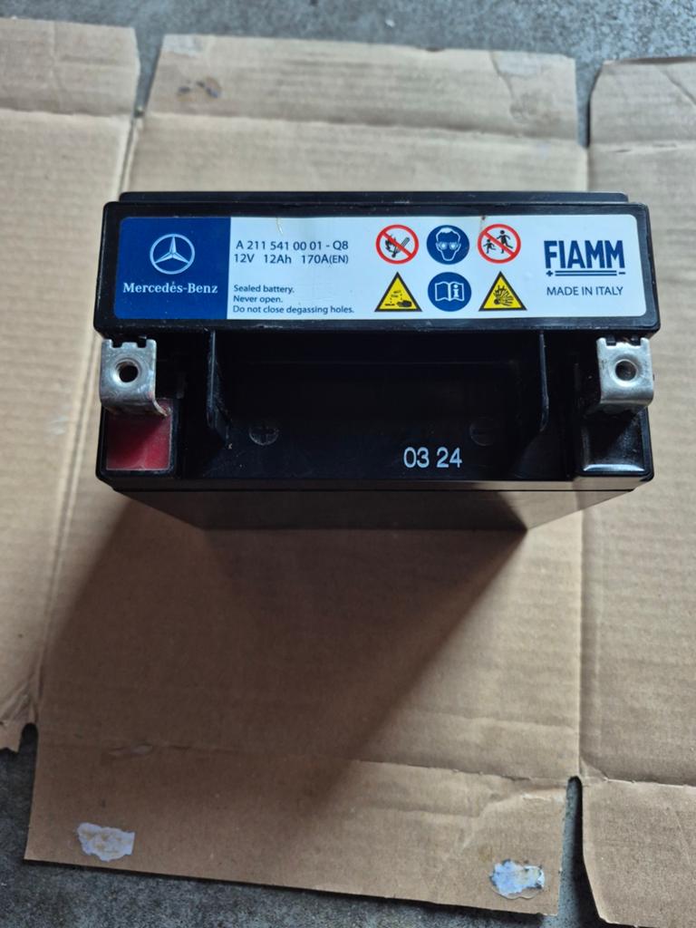 Te koop, Mercedes E klasse Hulp accu., Enlèvement