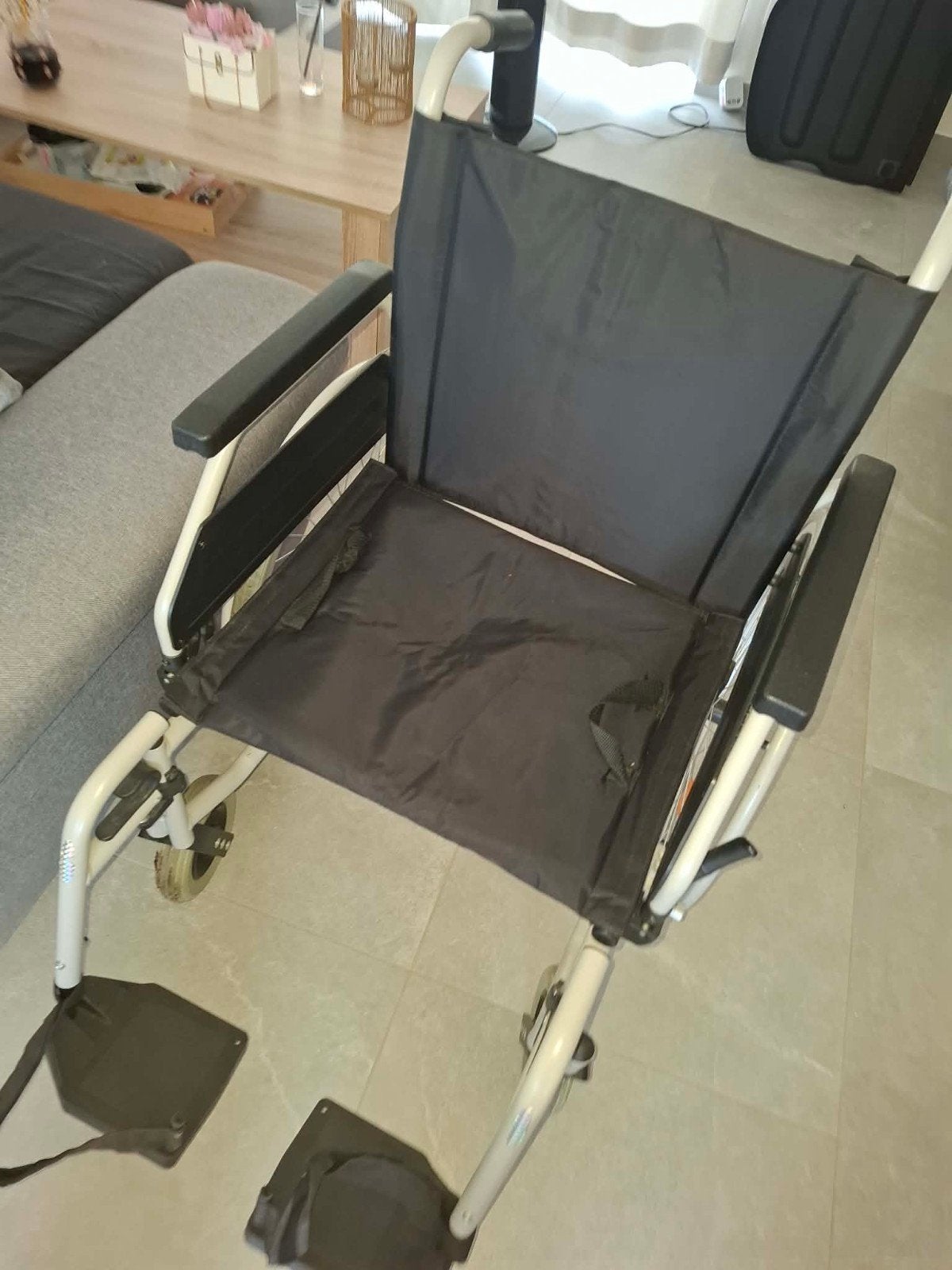 chaise roulante comme neuve 110 euros, Enlèvement