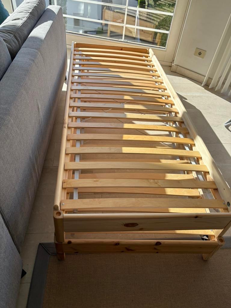 2 stapelbare bedjes Ikea 80x200 cm, Ophalen, Zo goed als nieuw