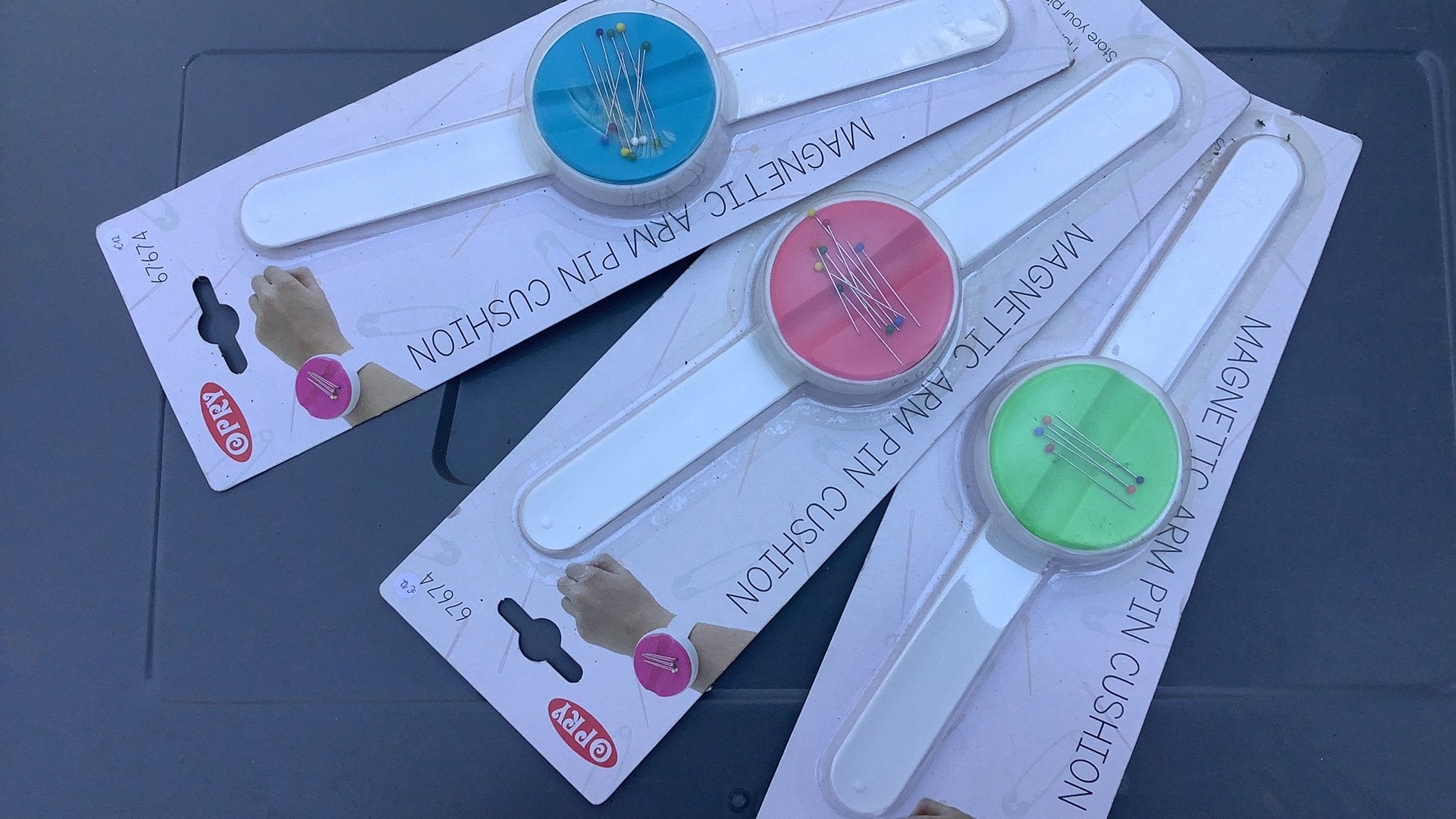 Magnetische spelden armband nieuw, Ophalen of Verzenden, Zo goed als nieuw
