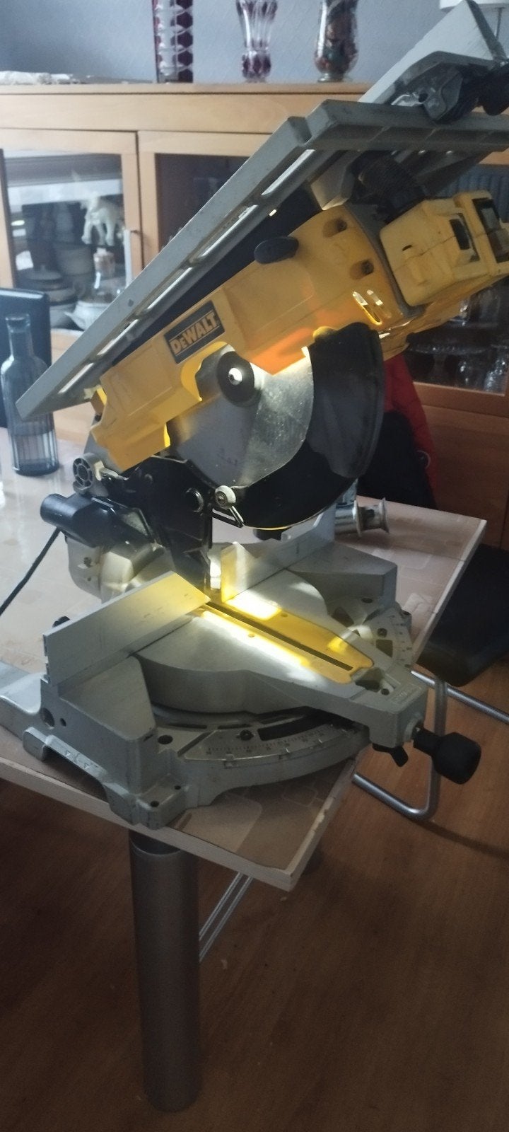 scie dewalt 30,5cm en bonne état, Enlèvement ou Envoi, 70 mm ou plus, Utilisé, Dewalt