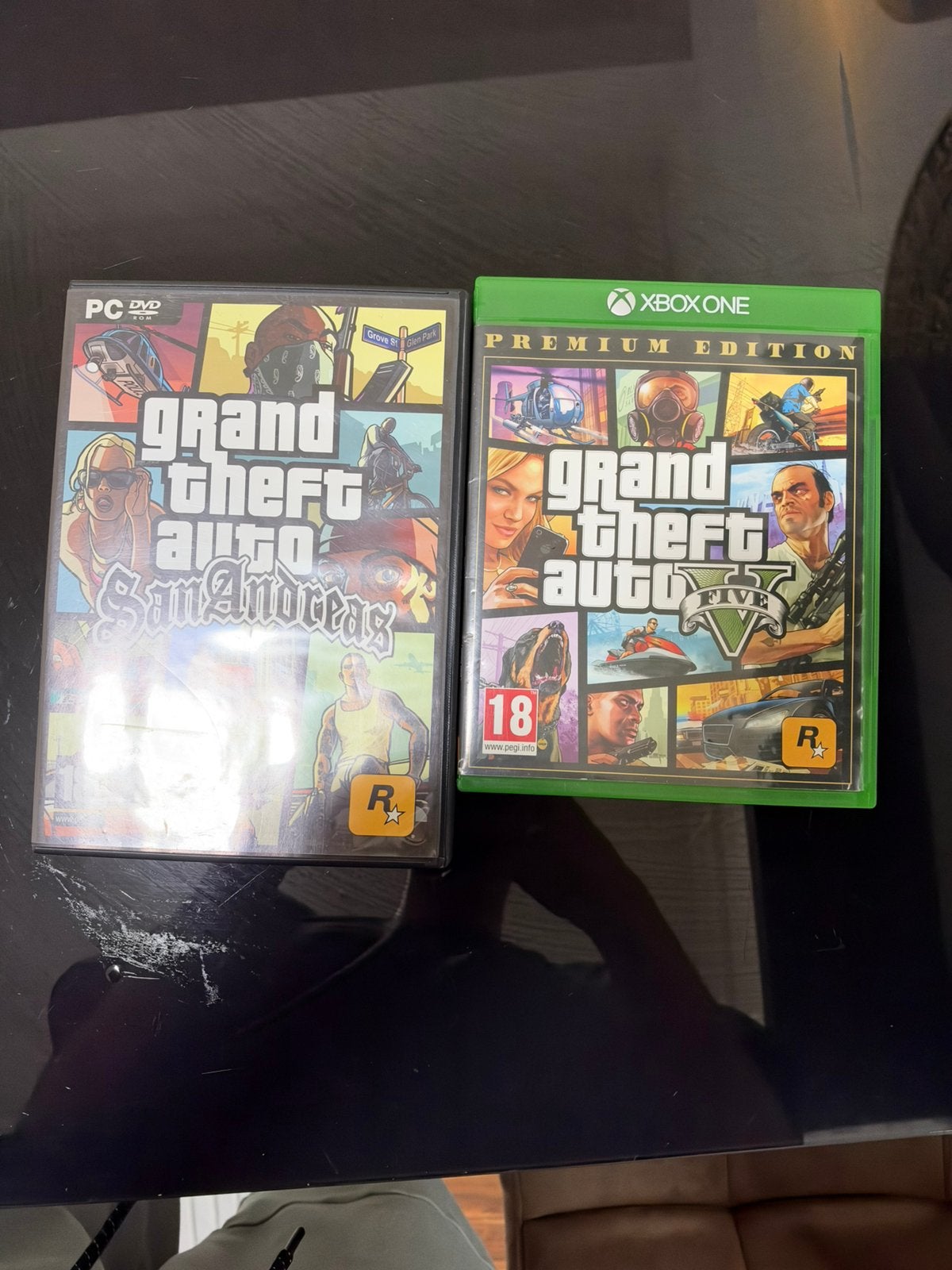 Grand Theft Auto V: Premium Edition (Xbox One), Consoles de jeu & Jeux vidéo, Enlèvement, Autres genres, À partir de 18 ans, Online