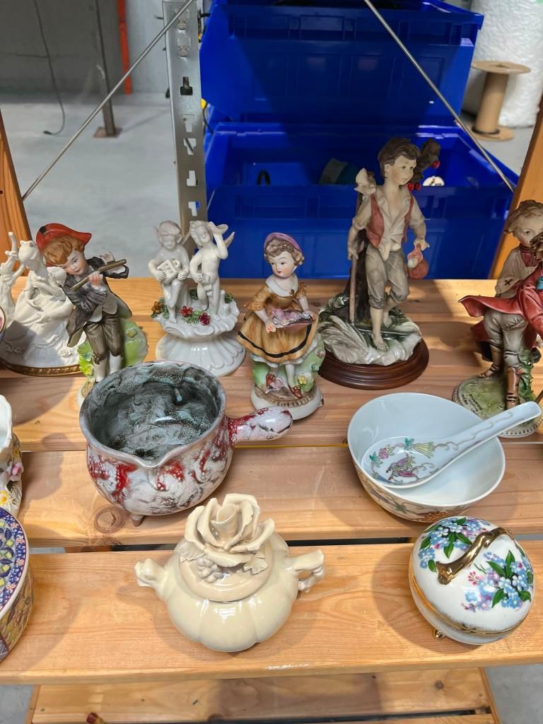 Partij porseleinen figuren, Enlèvement