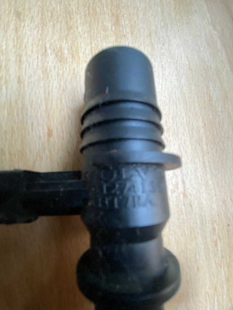 Aansluitsuk voor de carterventilatie, Ophalen of Verzenden, Nieuw, Volvo