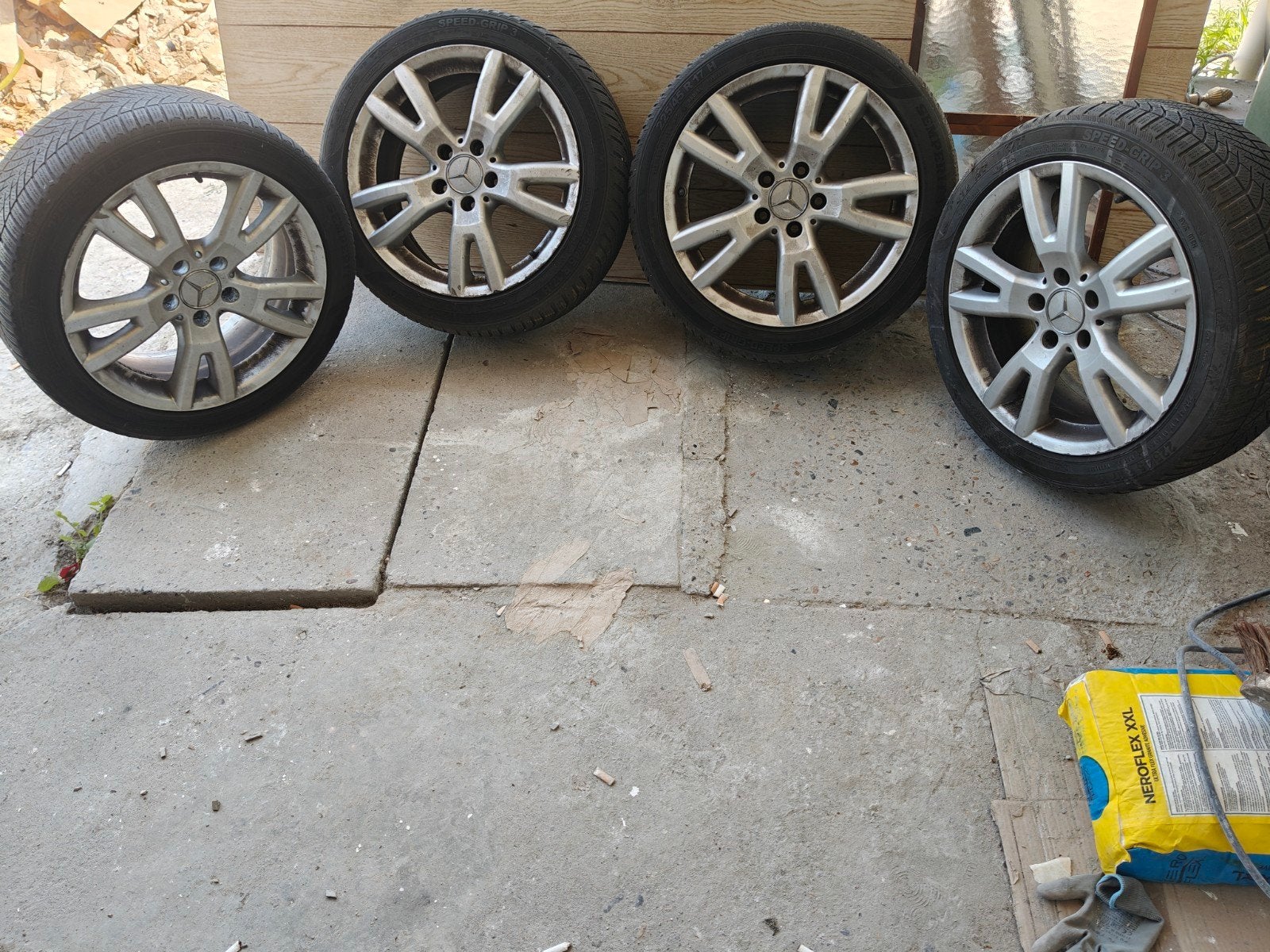 Mercedes velgen met banden 225 45 R 17, Auto-onderdelen, Banden en Velgen, Ophalen, Band(en)
