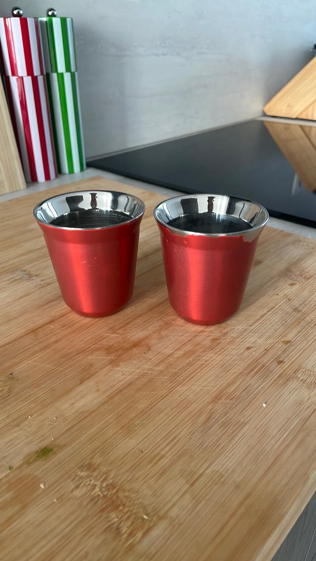 2 Nespresso koffiebekers - rood, Ophalen of Verzenden, Gebruikt, Overige typen