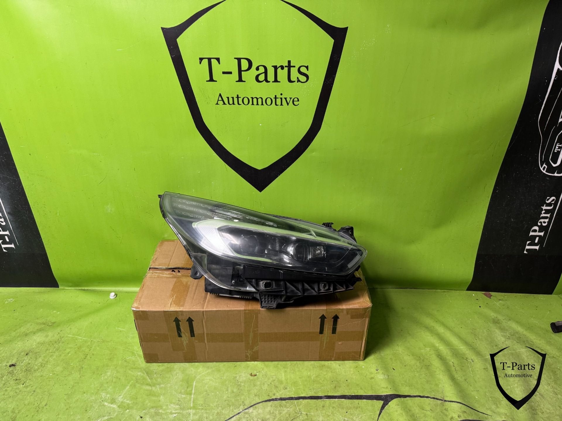 Ford S-Max Koplamp Links 90076252 lampe, Info@ford.com, Ford Motor Company, American Road 1
48126  Dearborn, Ford