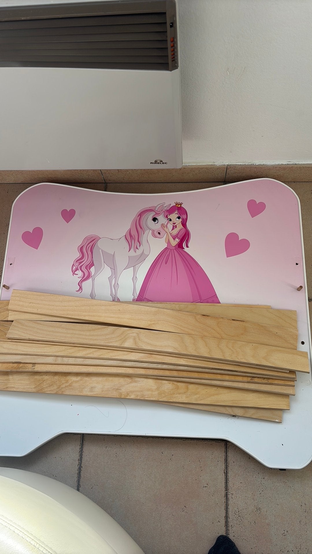 Gratis kleuter bed thema unicorn prinsessen met matras, Ophalen, Gebruikt, Matras