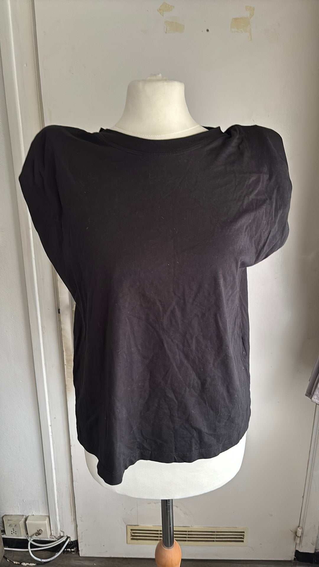 T-shirt zara à épaulettes, Manches courtes, Taille 38/40 (M), Comme neuf, Noir