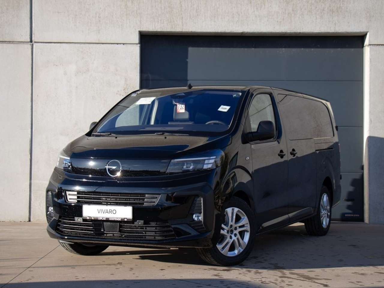 Opel Vivaro DC 5 ZIT 2.0 AT8 180PK |LEDER|KEYLESS|TREKHAAK|, Autos, Camionnettes & Utilitaires, Achat, Entreprise, Noir, 0 cylindres
