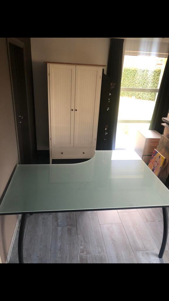 Stevige bureau met glazen blad, Enlèvement, Comme neuf