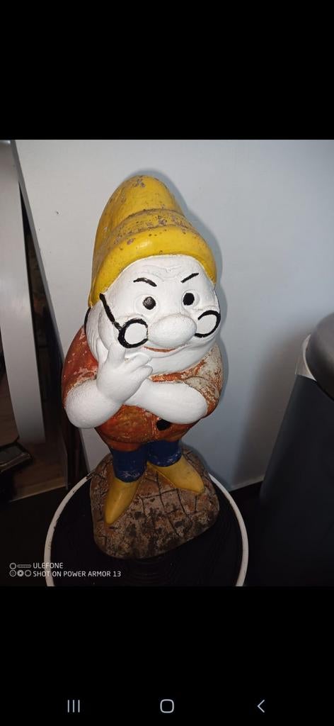 "Dotto" de Blanche-Neige et les sept nains en béton italie, Enlèvement