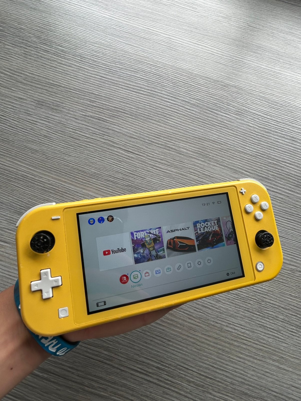Nintendo Switch Lite Geel - Zo goed als nieuw, Ophalen of Verzenden, Geel, Zo goed als nieuw