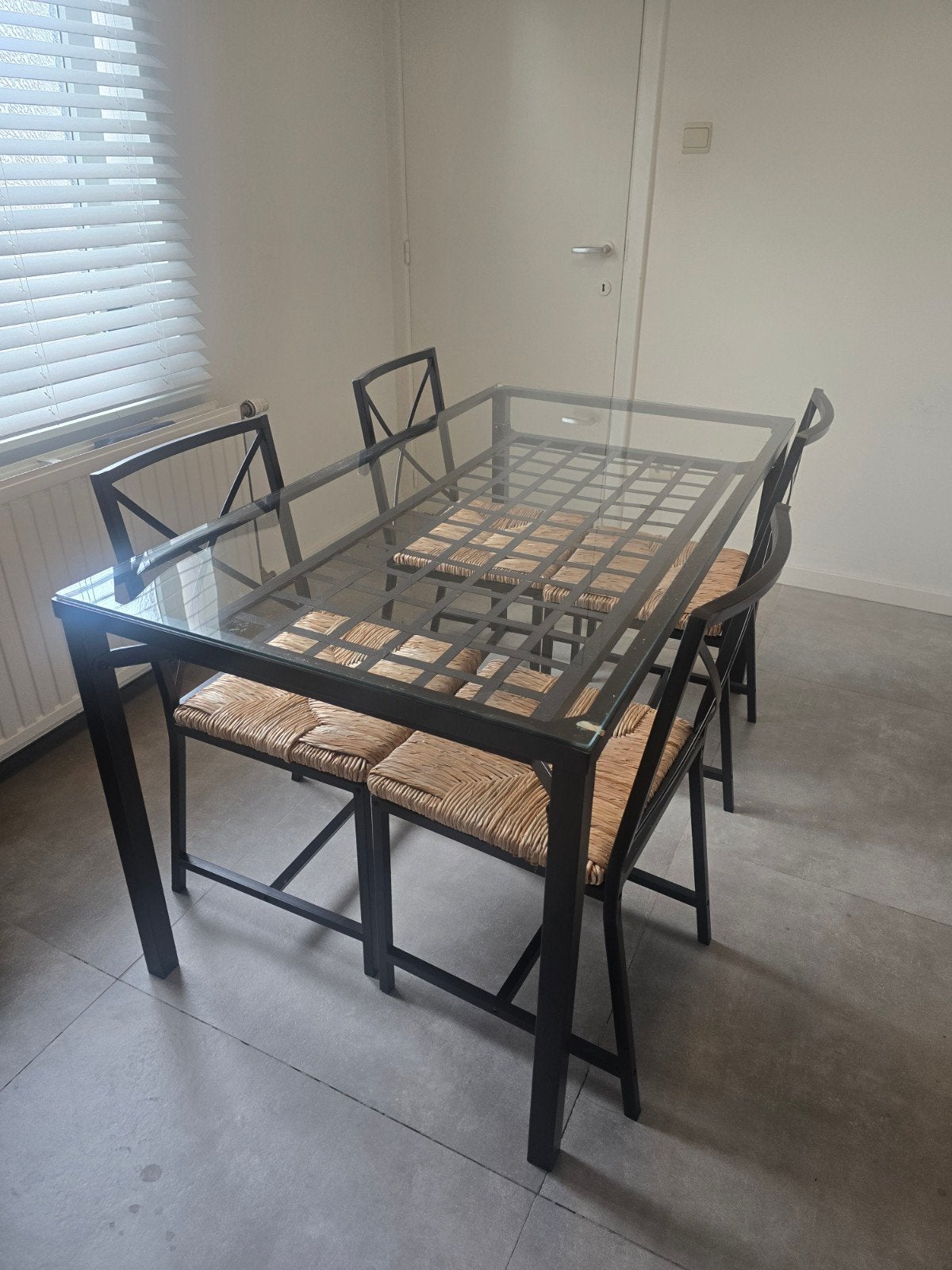 Glazen eettafel met 4 stoelen te koop, Huis en Inrichting, Tafels | Sidetables, Ophalen