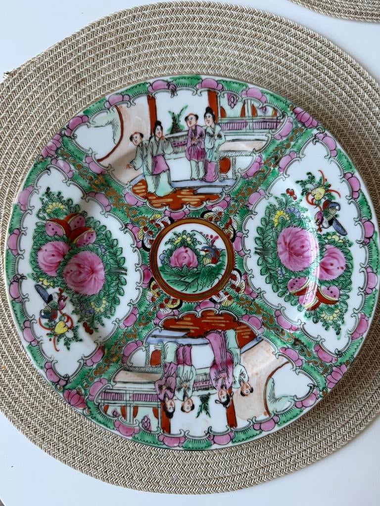 Vintage Chinese Green Plate: Floral People Motifs, Envoi