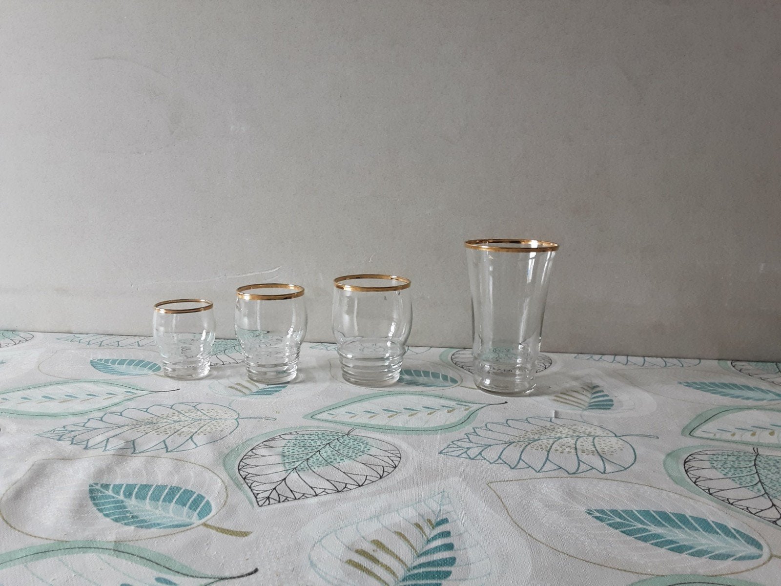 Service verres  année 60, Enlèvement