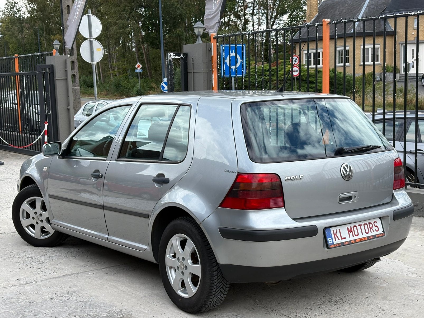 VW GOLF 4 ÉDITION SPÉCIAL 1.4i ESSENCE 5 PORTES 2002, Auto's, Voorwielaandrijving, Stof, Zwart, Bedrijf