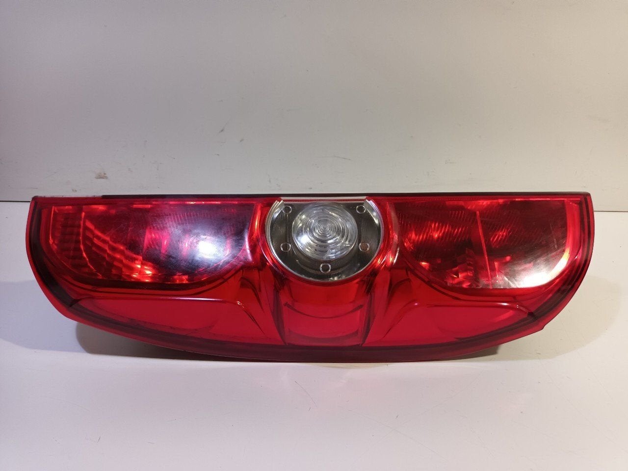 Achterlicht links buiten Opel Combo, Onderdelen@venauto.nl, Van der Ven Autorecycling B.V., Gebruikt, Ettenseweg 76, 4706 PB Roosendaal, The Netherlands