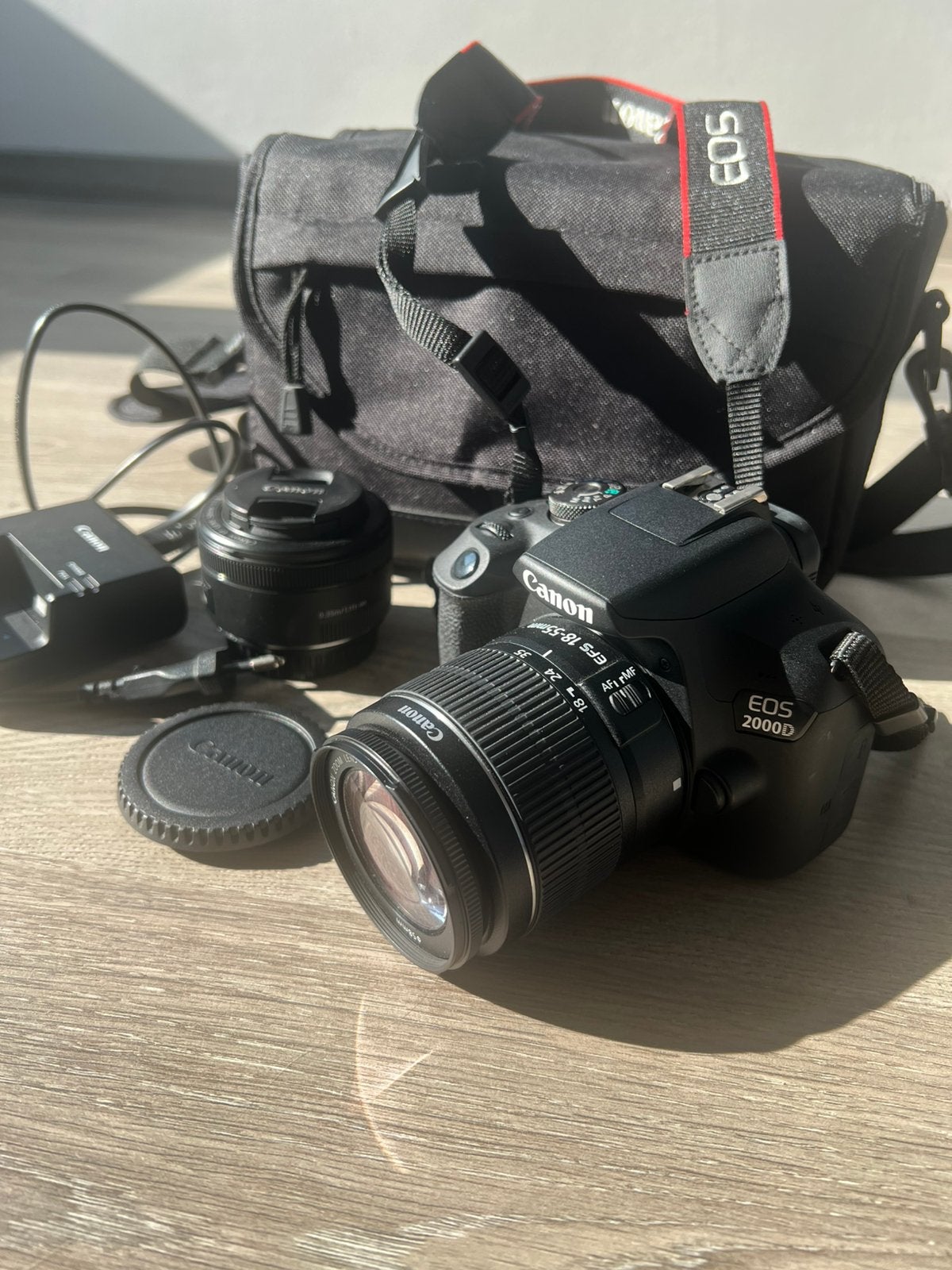 Canon EOS 2000D, Audio, Tv en Foto, Fotocamera's Digitaal, Ophalen, Zo goed als nieuw, Oplader, Canon
