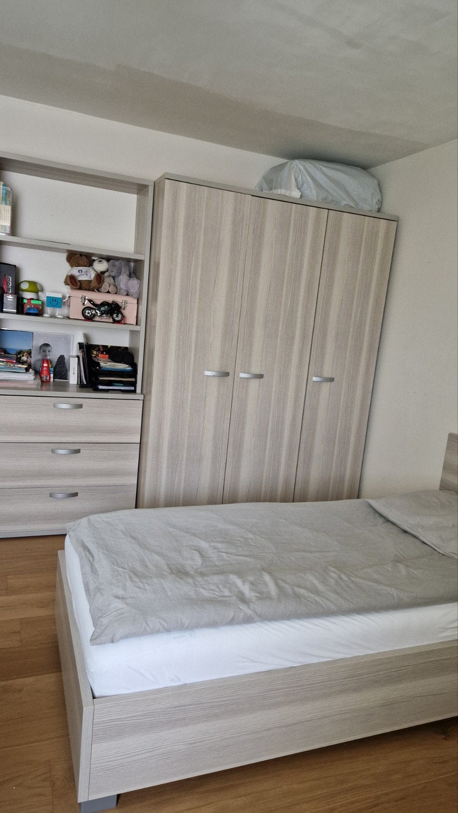 -3 deuren kasten,
-3 ladeschuif met rek,
In goede staat, Ophalen, Gebruikt, Kast, 50 tot 70 cm