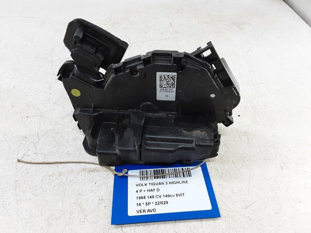PORTIERSLOT RECHTS VOOR Volkswagen Tiguan (AD1) (5NB837016), Gebruikt, Voor, Volkswagen
