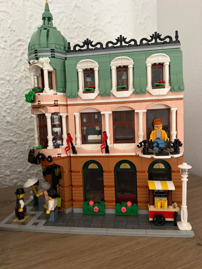 Lego boutique hotel, Ophalen, Zo goed als nieuw, Lego