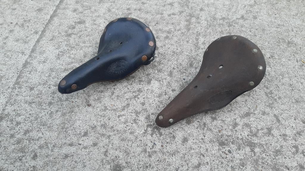 2 oude fietszadels brooks, Fietsen en Brommers, Ophalen