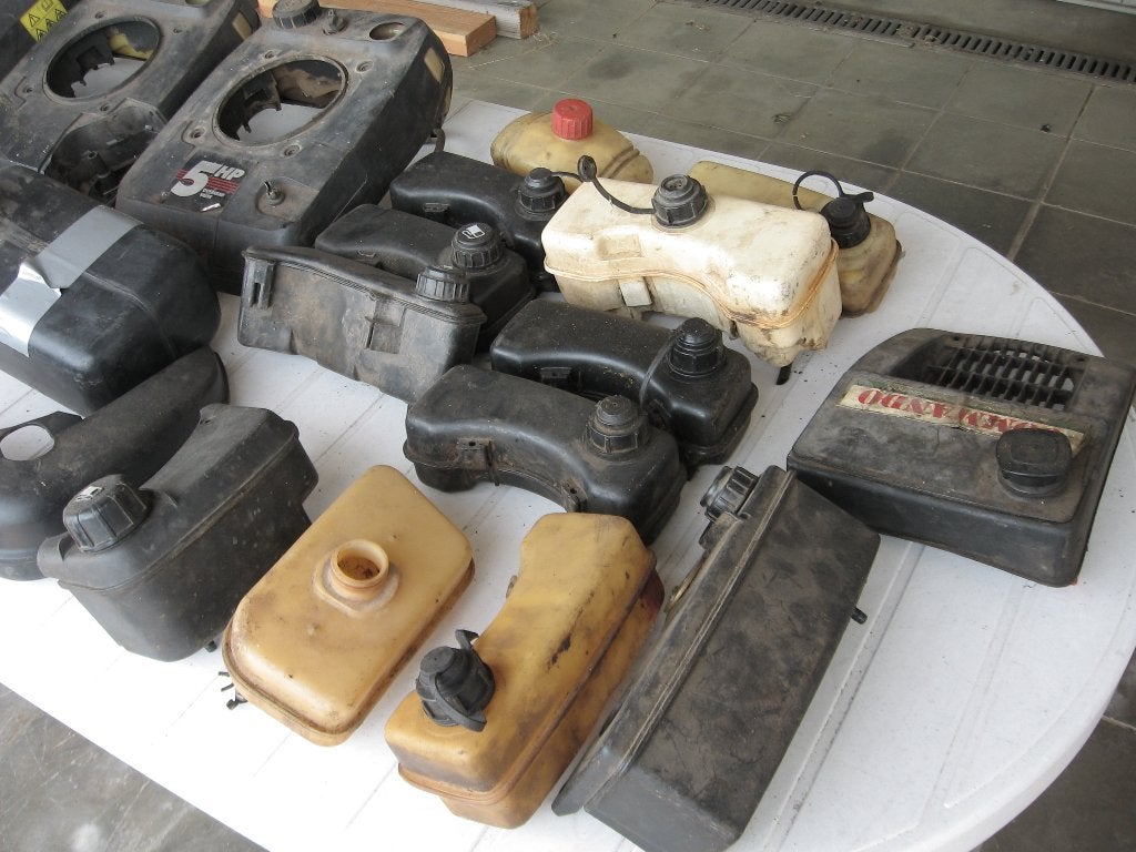 Tondeuse lot de réservoir HONDA , KAWASAKI , TECUMSEH, Tondeuses à gazon à essence, Utilisé, Kawasaki, Tondeuse rotative