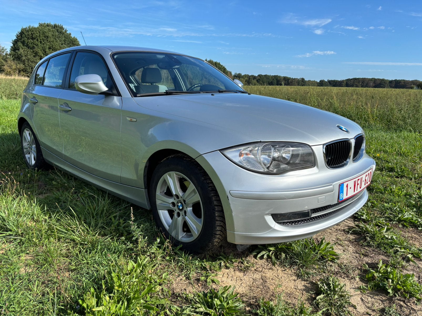 BMW 118i met motorgeluid, Autos, BMW, 90 kW, Argent ou Gris, Achat, 140 g/km