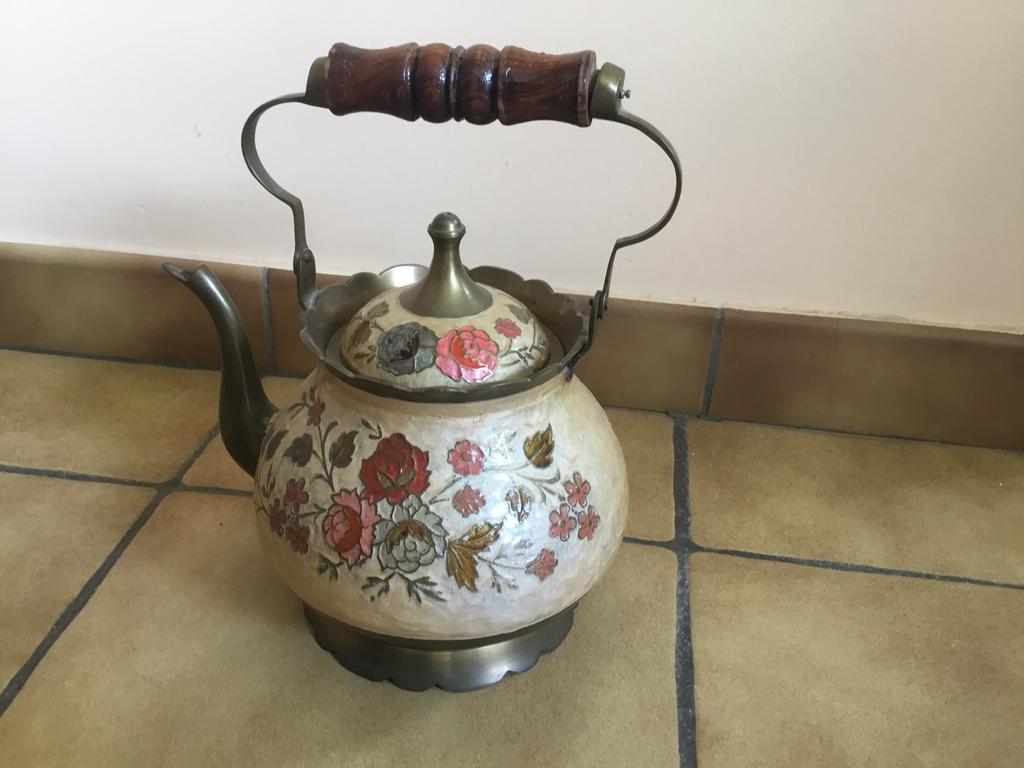 Koperen keteltje met bloementekening, Ophalen