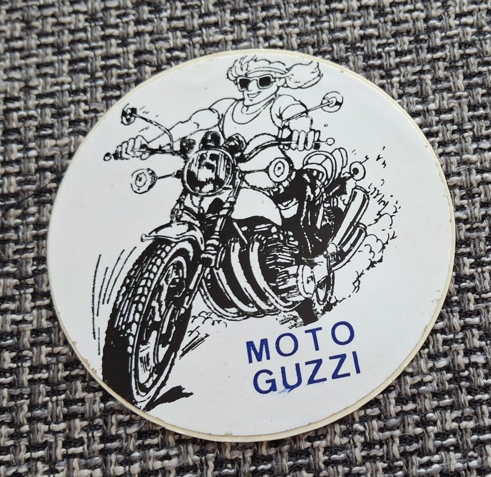 Vintage sticker moto merk Moto Guzzi, Ophalen of Verzenden, Zo goed als nieuw, Auto of Motor