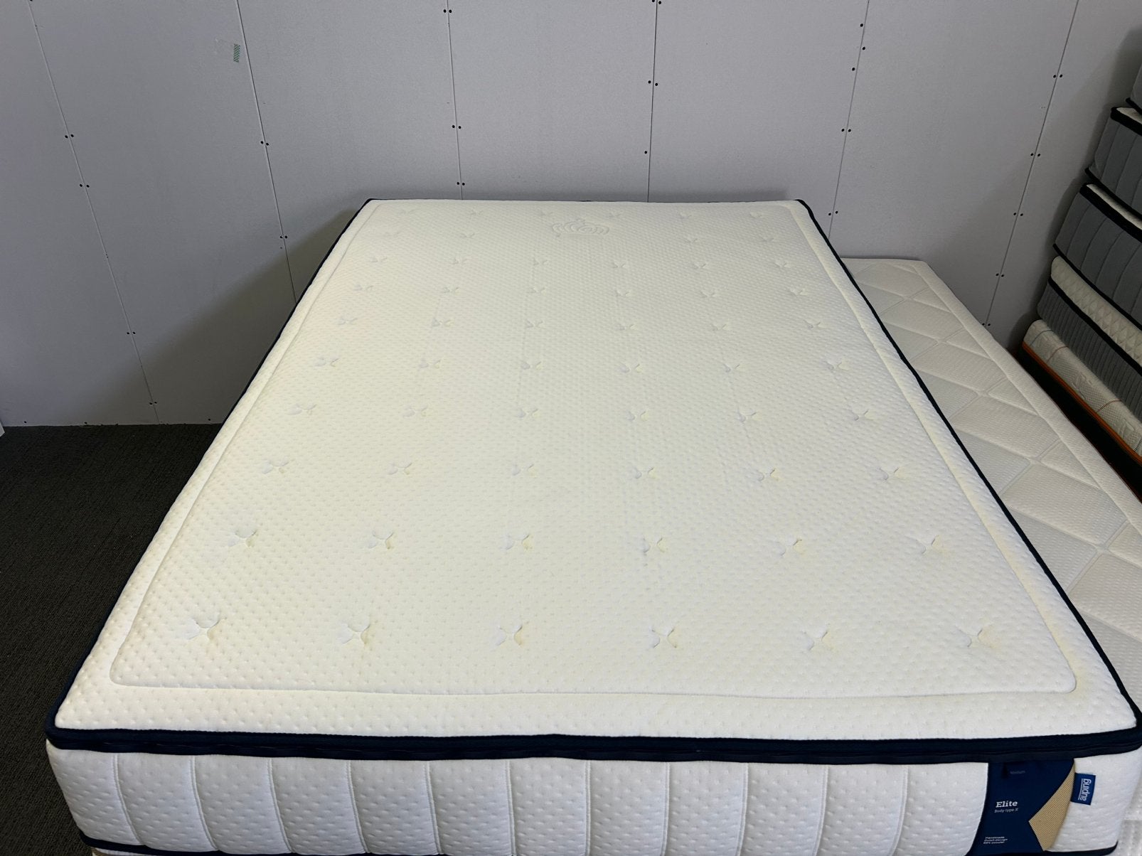 Auping Elite matras 140x200 medium Nu van €2999 voor €1550.-, Maison & Meubles, Neuf, Matelas, Enlèvement ou Envoi, Queen size