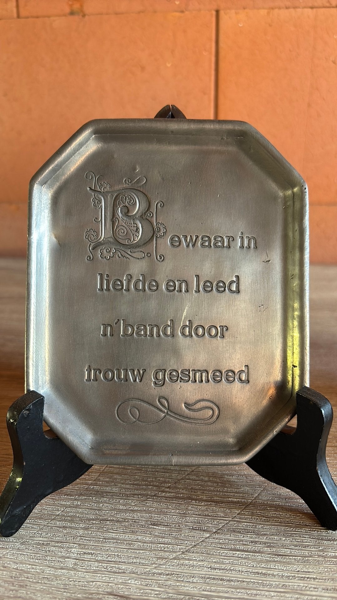 Decoratief, vintage tinnen wandbordje gemaakt door ETA., Antiek en Kunst, Antiek | Tin, Ophalen