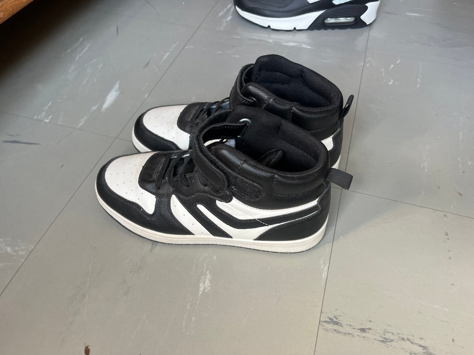 Sport schoenen, Sport en Fitness, Basketbal, Ophalen, Zo goed als nieuw, Schoenen