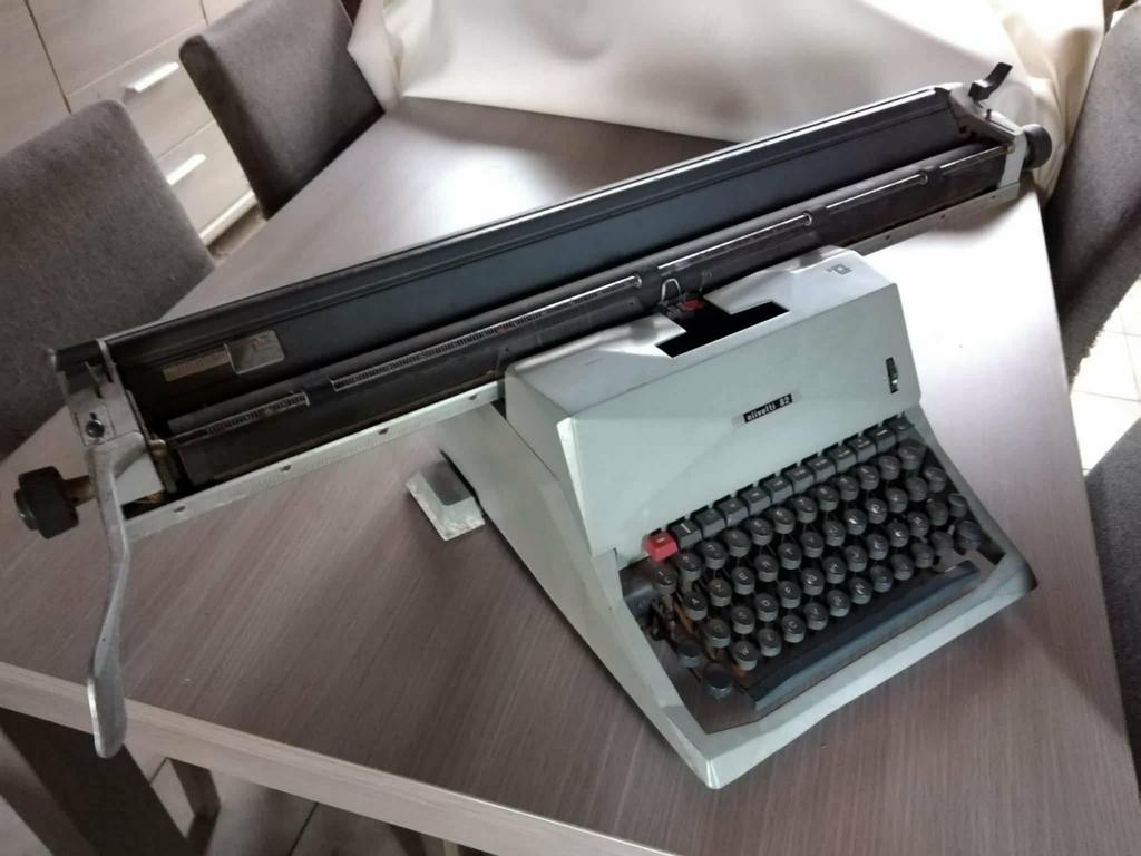 Olivetti 82, Divers, Machines à écrire, Enlèvement