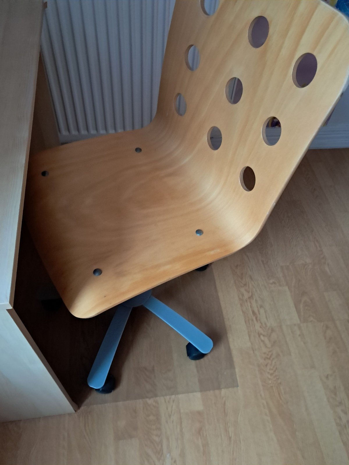 Petit bureau et sa chaise