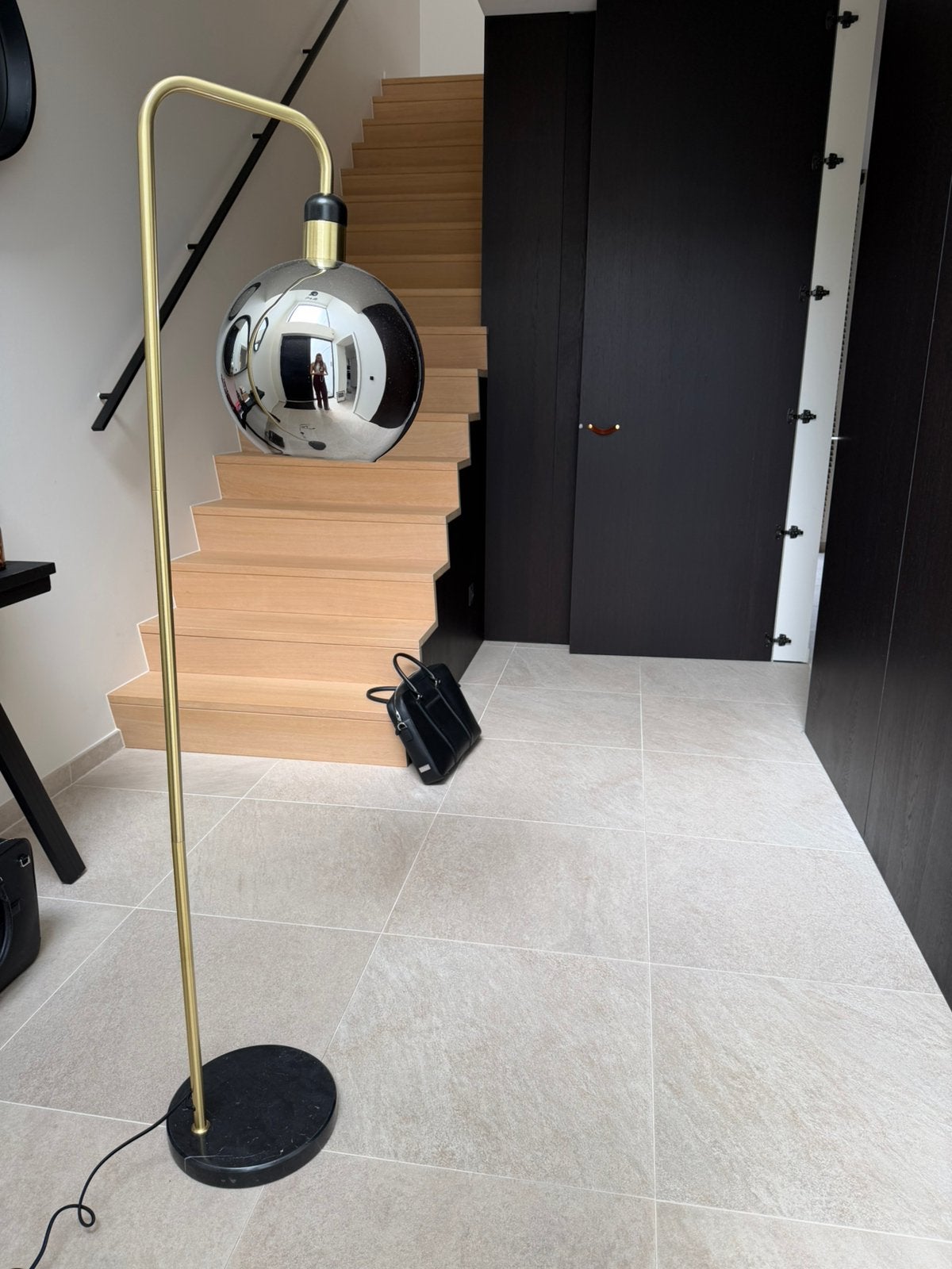 Staande lamp in goud, spiegelglas en marmeren voet Lumidora, Huis en Inrichting, Ophalen, Zo goed als nieuw