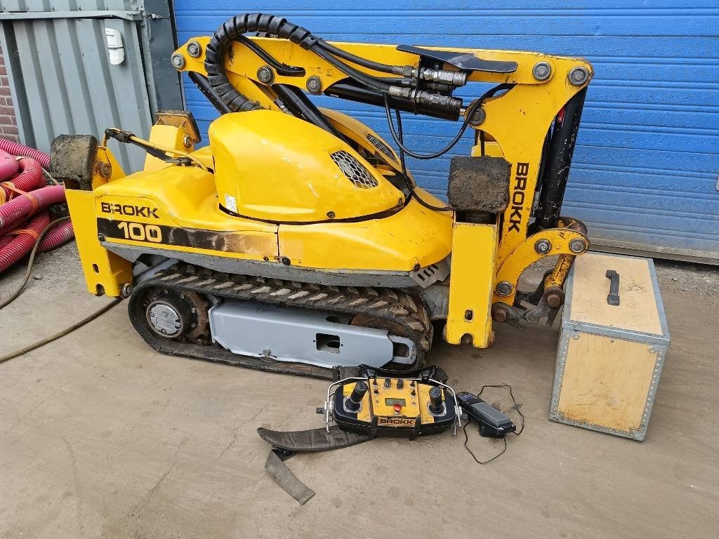 Brokk 100 husqvarna robot remote excavator digger bagger, Articles professionnels, Machines & Construction | Grues & Excavatrices