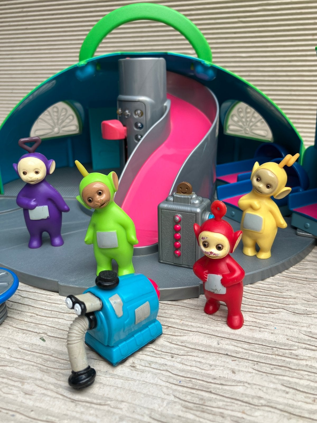 Teletubbies Home Hill House 1996 (Golden Bear Toys) terminé, Enlèvement ou Envoi, Comme neuf