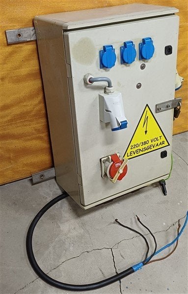 Bouwstroomkast met aparte Meterkast, Ophalen, Zo goed als nieuw, Overige merken, Stopcontact