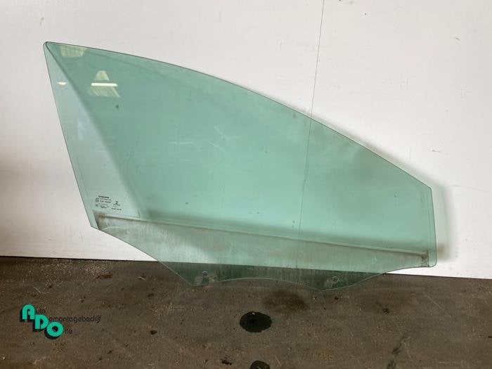 Vitre portière 4portes avant droite d'un Volvo V40 (V40 12-, -, 3 mois de garantie, -, -