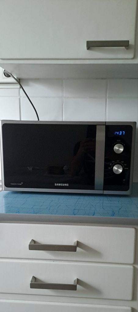 Micro-onde samsung gris céramique très bon état a saisir ️↙️, Electroménager, Micro-ondes, Comme neuf, À Poser, 45 à 60 cm, Air chaud