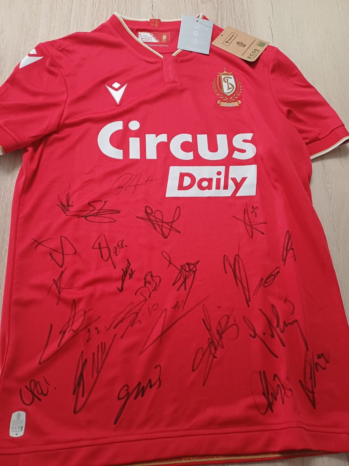 Standard gesigneerd, Enlèvement, Maillot