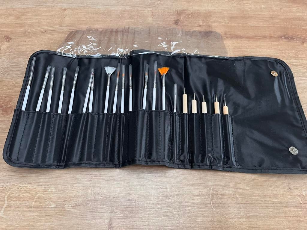 Ustensiles manucure semi-permanent / gel, Enlèvement, Comme neuf