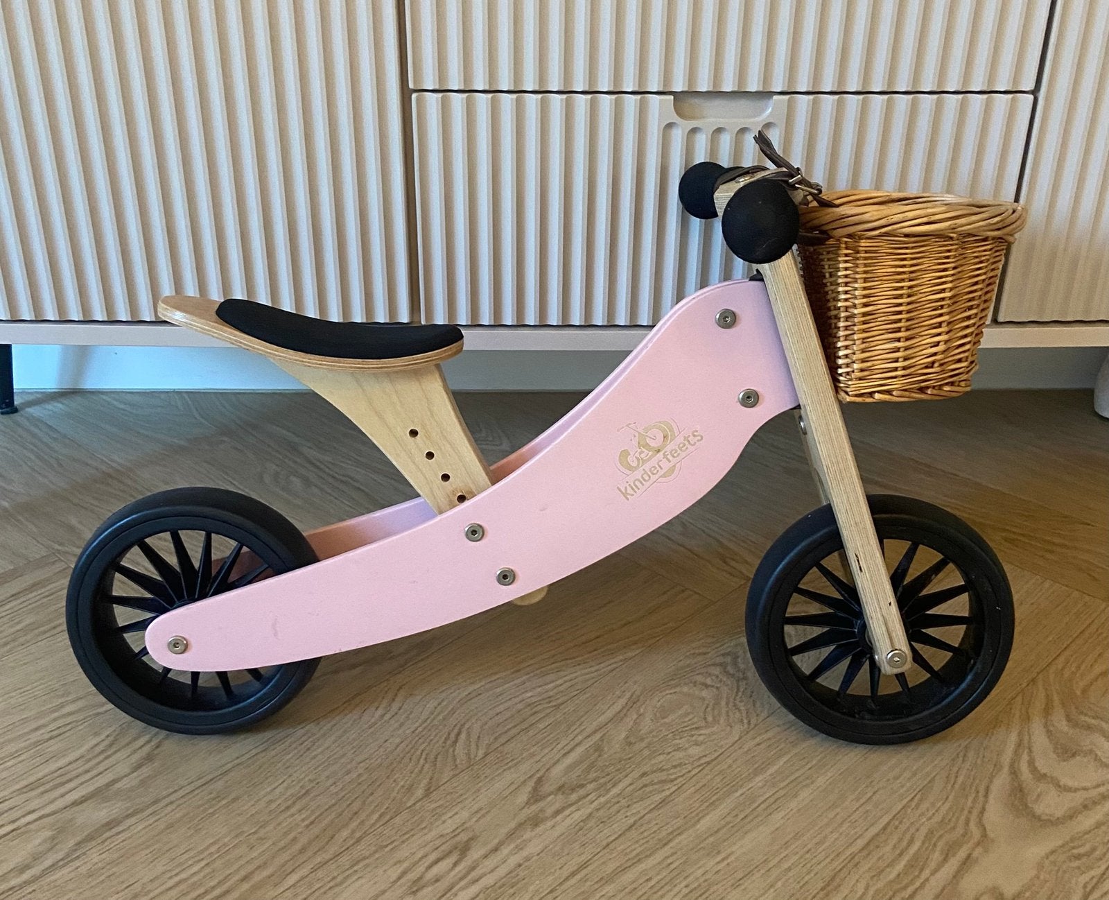Loopfiets : Kinderfeets tiny tot plus roze, Ophalen, Zo goed als nieuw, Loopfiets
