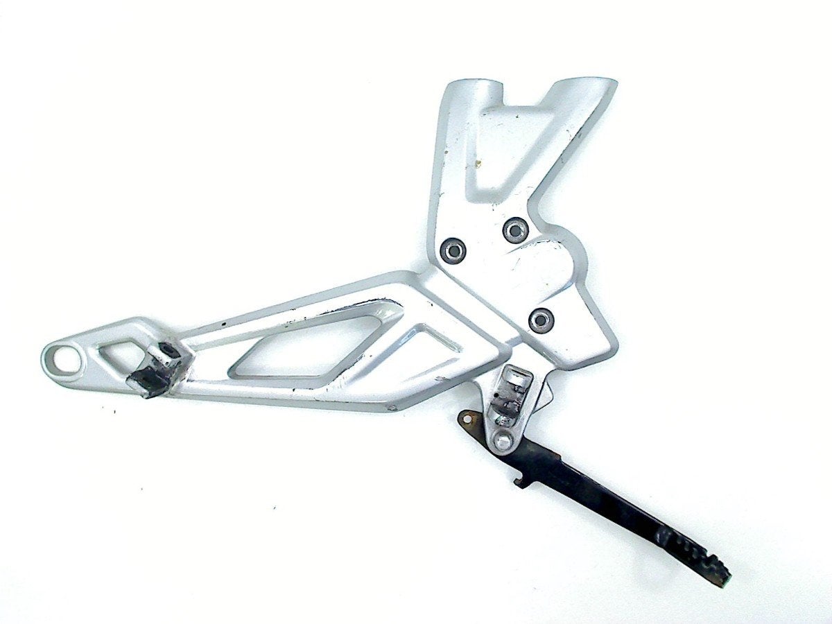 REPOSE PIEDS AVANT DROIT BMW G 310 R 2017-2019 (G310R K03), Motos, Dhr. S. di Majo, Utilisé, Info@cama-motorparts.nl, P.J. Troelstraweg 8 8
3144 CX  MAASSLUIS, NL