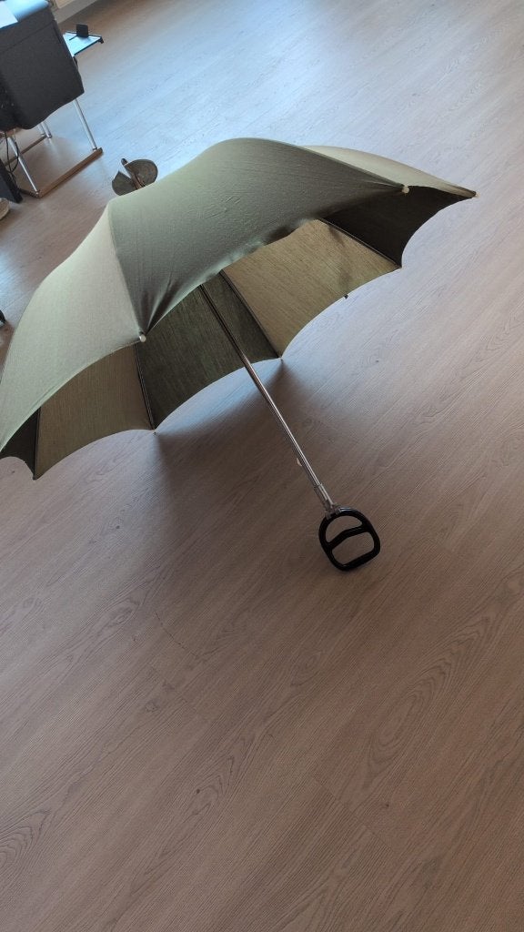 groene paraplu waar je op kan zitten - 12€, Handtassen en Accessoires, Paraplu's, Ophalen of Verzenden, Gebruikt, Groen