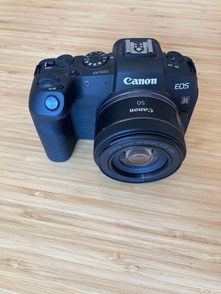 Canon EOS RP + RF 50mm f/1.8 STM - slechts 600 opnamen, Sans zoom optique, Écran inclinable/pivotant, Canon, 26 mégapixels